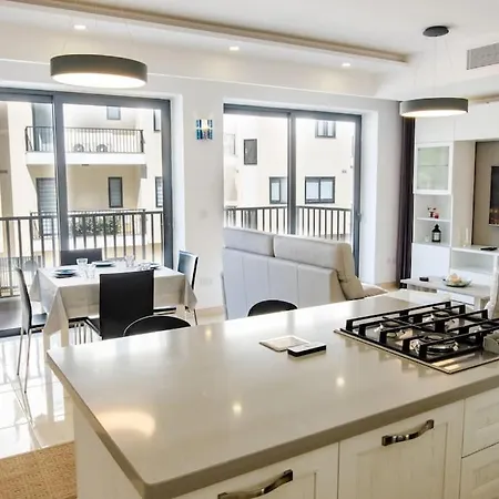 Mellieha, Luxury 3 Bedroom Azure Maisonette Apartment *