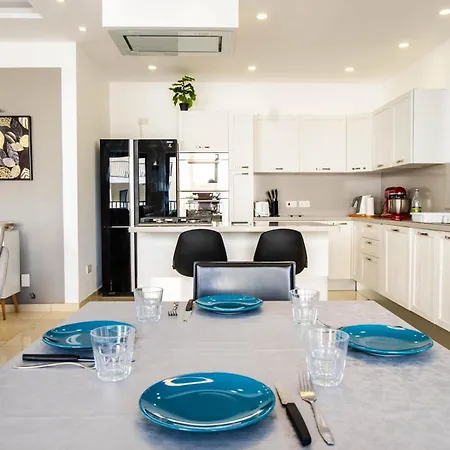 Mellieha, Luxury 3 Bedroom Azure Maisonette * Mellieha