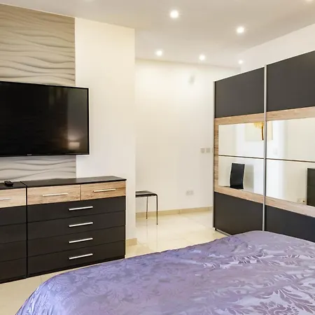 Mellieha, Luxury 3 Bedroom Azure Maisonette Apartment Mellieha