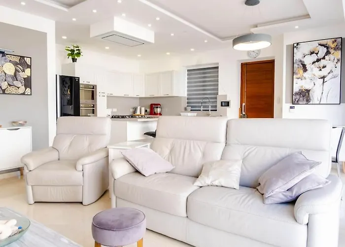 Mellieha, Luxury 3 Bedroom Azure Maisonette