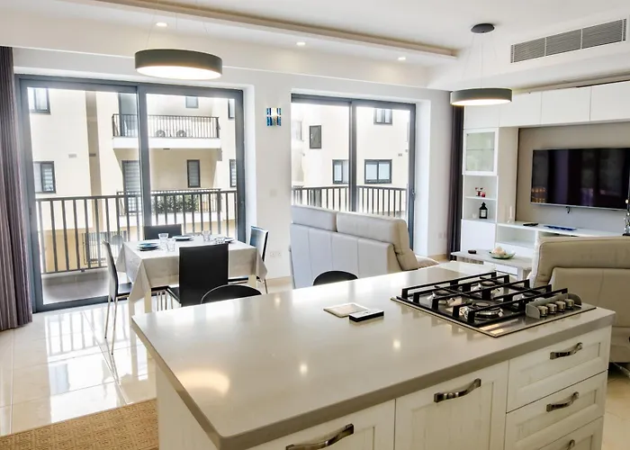 Mellieha, Luxury 3 Bedroom Azure Maisonette *